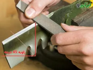 زاویه دست در هنگام تیز کردن تیغه چمن زن